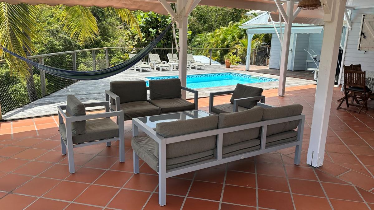 Location villa piscine martinique - vue ensemble terrasse